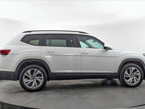 Used 2023 Volkswagen Atlas SE w/ Panoramic Sunroof Package FWD image 9