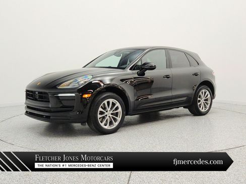 Used 2023 Porsche Macan AWD/4WD image 1
