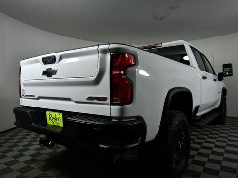 Used 2024 Chevrolet Silverado 2500 ZR2 w/ Technology Package image 11