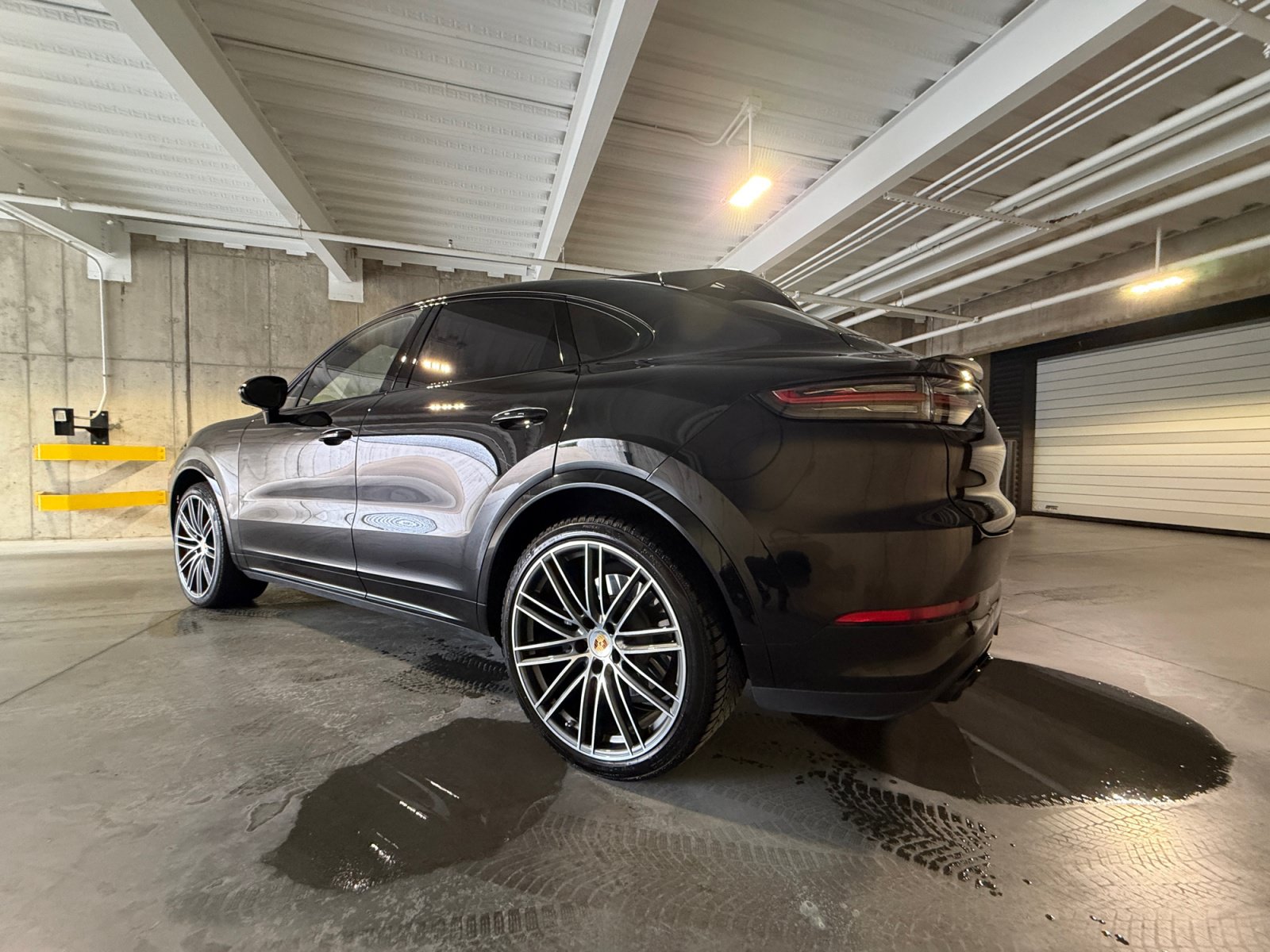 Certified 2023 Porsche Cayenne Turbo AWD/4WD image 3