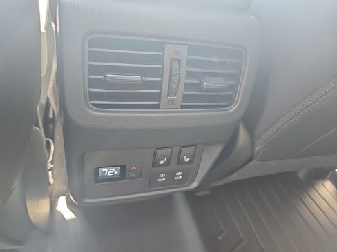 Used 2024 Nissan Rogue Platinum w/ Platinum Premium Package AWD/4WD image 27