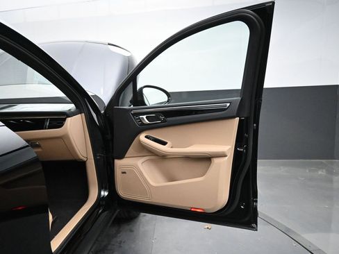 New 2025 Porsche Macan image 16