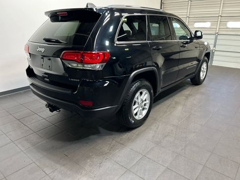 Used 2020 Jeep Grand Cherokee Laredo image 3