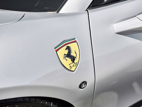 Used 2022 Ferrari F8 Tributo RWD image 11