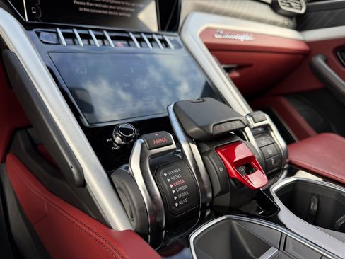 Used 2020 Lamborghini Urus image 24
