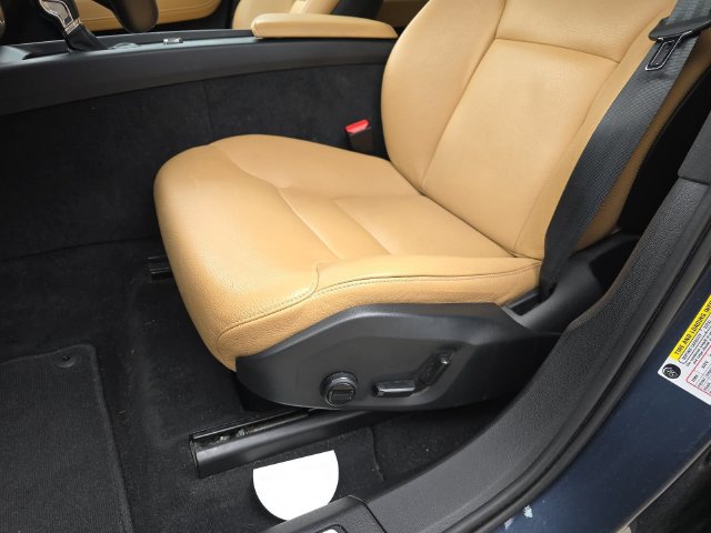 Used 2020 Volvo XC60 T6 Momentum AWD/4WD image 23