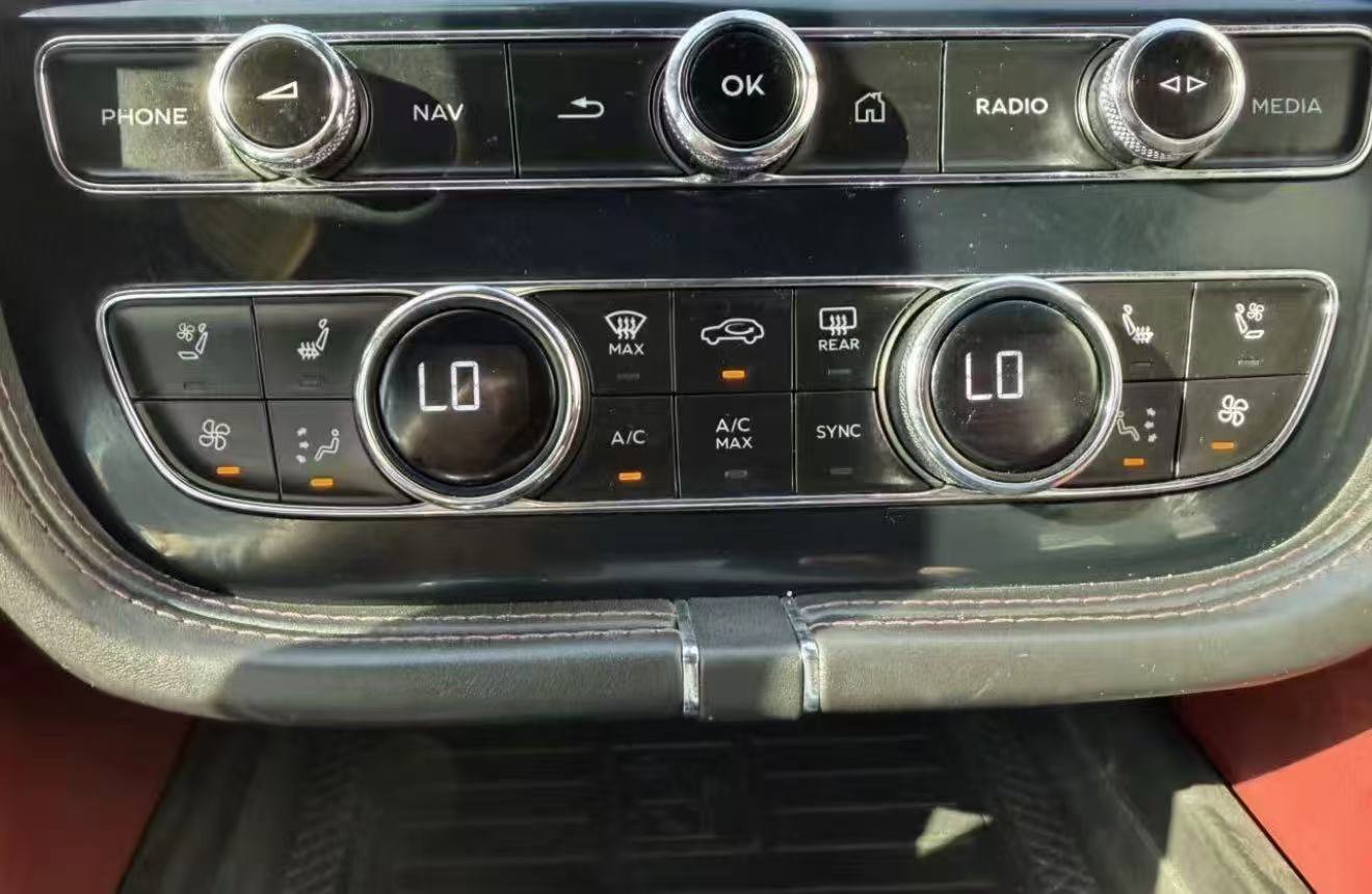 Used 2021 Bentley Bentayga AWD/4WD image 13