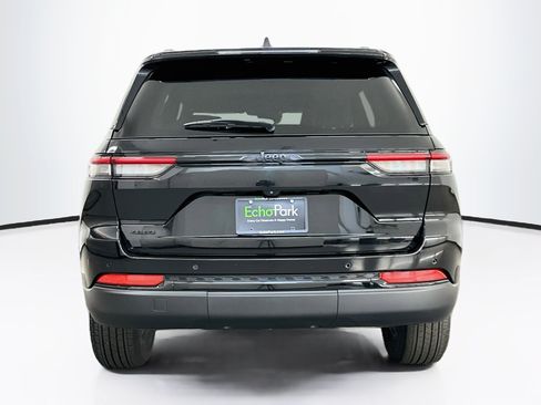 Used 2024 Jeep Grand Cherokee Altitude AWD/4WD image 7