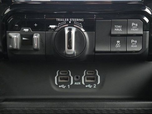 Used 2023 RAM 1500 Laramie AWD/4WD image 25
