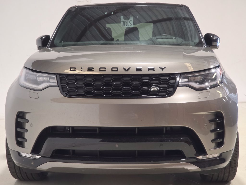 Used 2025 Land Rover Discovery Dynamic SE AWD/4WD image 2