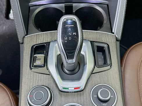 Used 2022 Alfa Romeo Stelvio Ti image 25