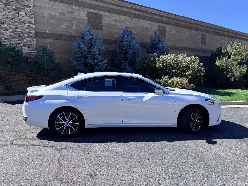 Used 2023 Lexus ES 300h w/ Premium Package FWD image 6