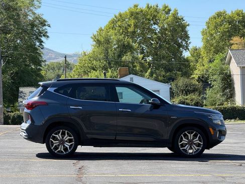 Used 2021 Kia Seltos SX w/ SX Sunroof Package AWD/4WD image 6