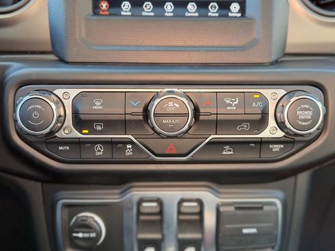 Used 2023 Jeep Wrangler Sport S image 10