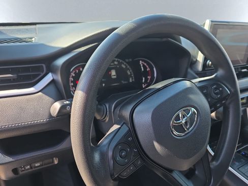 Used 2024 Toyota RAV4 LE AWD/4WD image 4