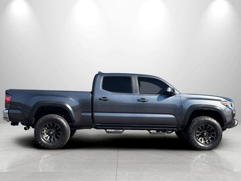 Used 2022 Toyota Tacoma TRD Off-Road w/ Black Out Package (TMS) AWD/4WD image 8