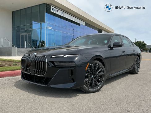 New 2026 BMW 740i RWD image 1