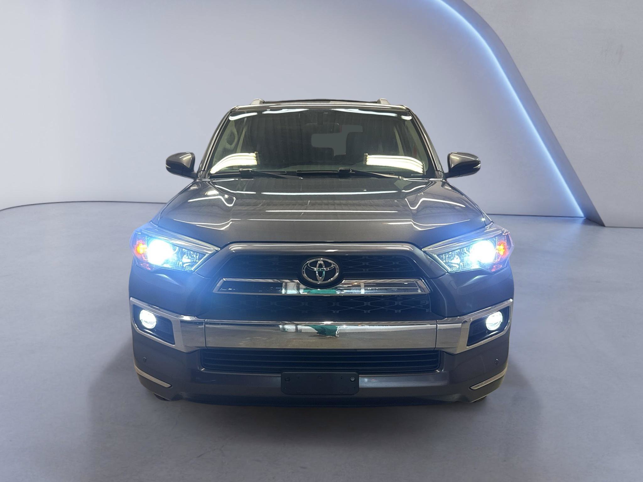Used 2016 Toyota 4Runner Limited AWD/4WD image 2