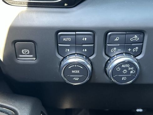 Used 2024 GMC Sierra 1500 AT4 AWD/4WD image 18