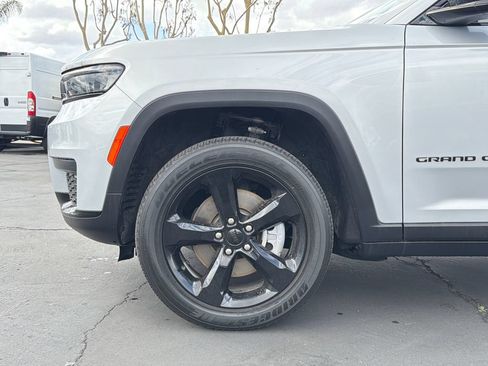Used 2023 Jeep Grand Cherokee L Laredo AWD/4WD image 9