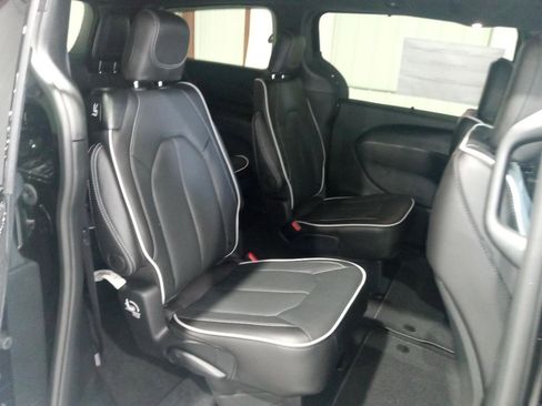 New 2026 Chrysler Pacifica Limited w/ S Appearance Package FWD image 19