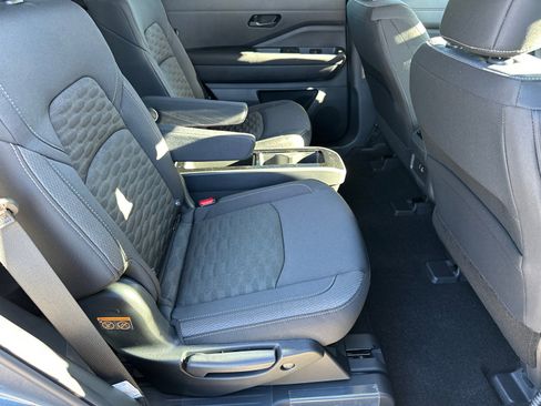 New 2025 Nissan Pathfinder SV w/ SV Premium Package image 16