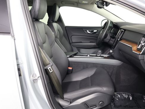 Certified 2025 Volvo V60 B5 Cross Country Plus AWD/4WD image 29