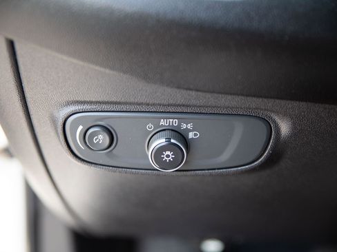 Used 2018 Chevrolet Equinox LT AWD/4WD image 17