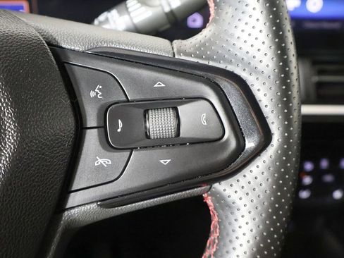 Used 2025 Chevrolet Trax RS w/ Sunroof Package FWD image 35