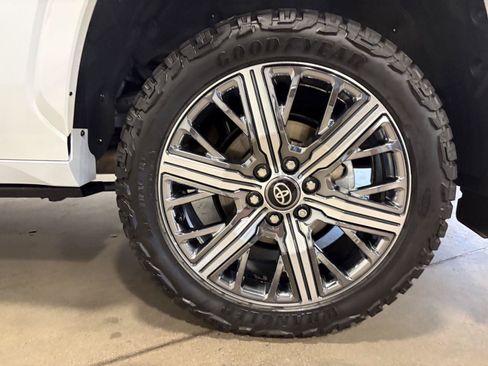 Used 2025 Toyota Sequoia Capstone AWD/4WD image 45