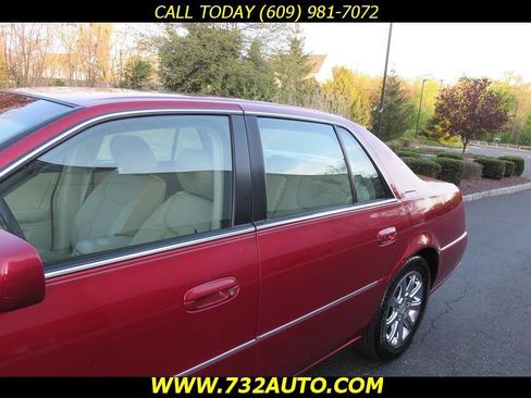 Used 2009 Cadillac DTS w/ Sun And Sound Package FWD image 32