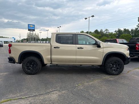 Used 2022 Chevrolet Silverado 1500 ZR2 w/ Technology Package AWD/4WD image 8