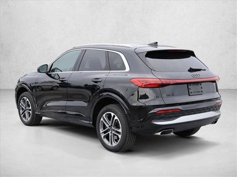 Certified 2025 Audi Q5 Premium w/ Convenience Package AWD/4WD image 9