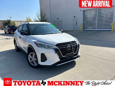 Used 2022 Nissan Kicks S FWD image 1