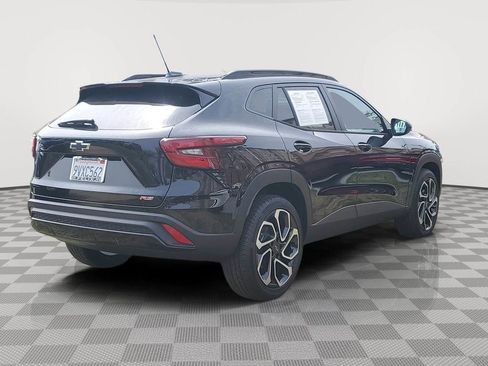 Used 2026 Chevrolet Trax RS w/ Sunroof Package image 3