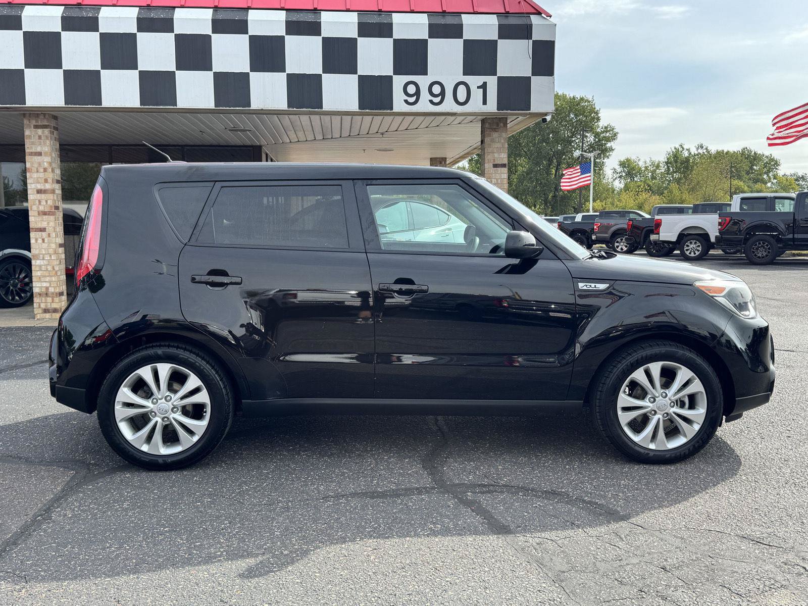 Used 2016 Kia Soul + FWD image 8