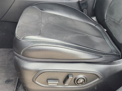 Used 2024 Jeep Grand Cherokee L Laredo image 24