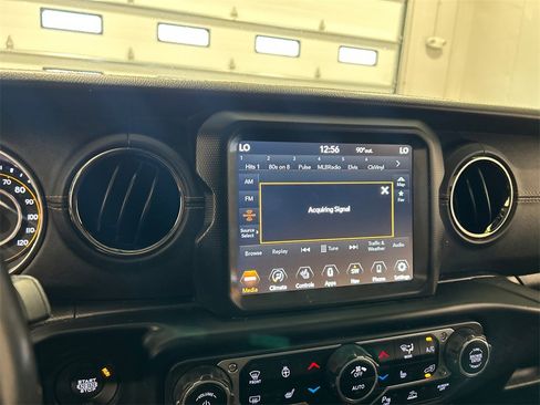 Used 2022 Jeep Gladiator Overland image 21