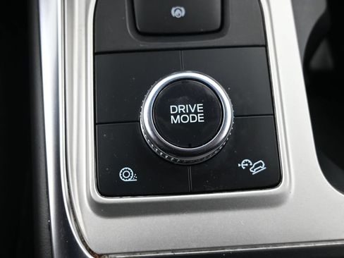 Used 2022 Ford Explorer XLT w/ Equipment Group 202A AWD/4WD image 24
