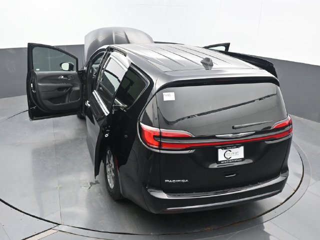 Used 2025 Chrysler Pacifica Select FWD image 74