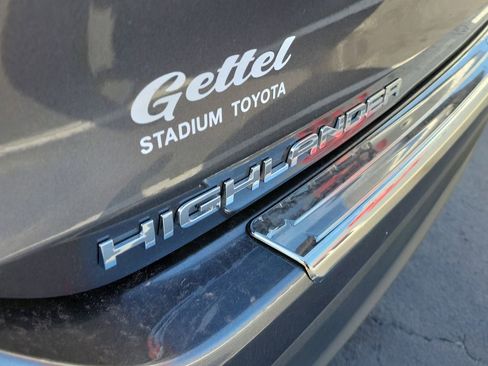 Used 2022 Toyota Highlander LE image 6