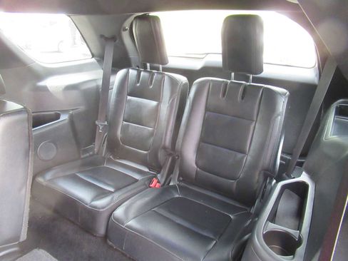 Used 2016 Ford Explorer XLT w/ Equipment Group 202A image 38