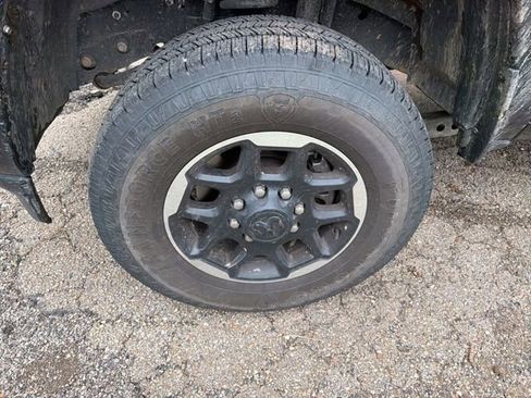 Used 2025 RAM 2500 Laramie AWD/4WD image 3