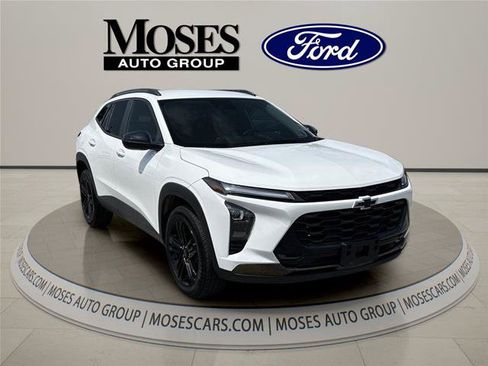 Used 2025 Chevrolet Trax ACTIV w/ Driver Confidence Package FWD image 3