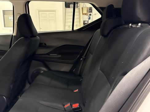 Used 2024 Nissan Kicks S image 11