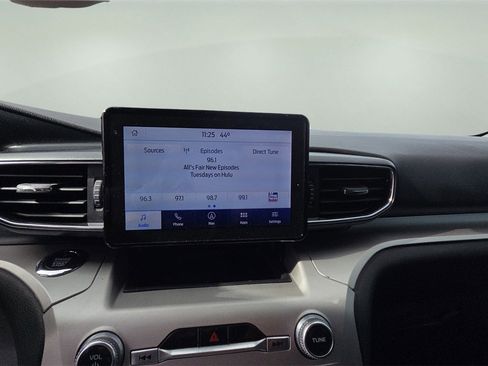 Used 2020 Ford Explorer XLT w/ Equipment Group 202A image 10