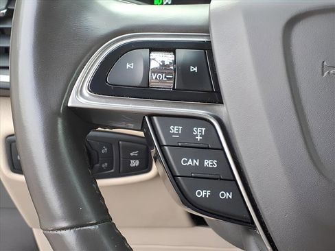 Certified 2020 Lincoln Nautilus Reserve image 12