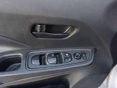 Used 2021 Nissan Versa S FWD image 4