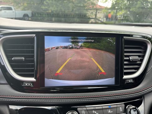 New 2027 Chrysler Pacifica Select FWD image 16