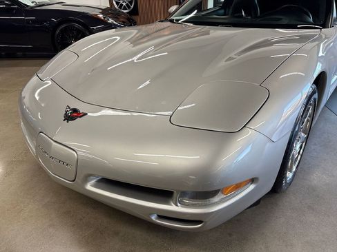 Used 2004 Chevrolet Corvette Coupe w/ Preferred Equipment Group image 19